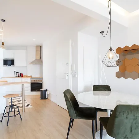 Cozy For Family And Group Of Friends