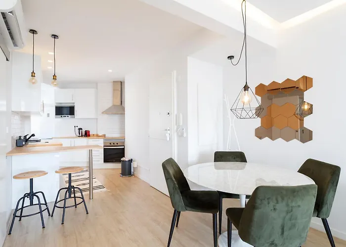 Cozy For Family And Group Of Friends