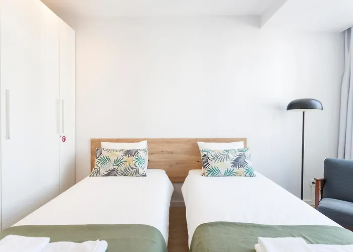 Cozy For Family And Group Of Friends * Linda-a-Velha